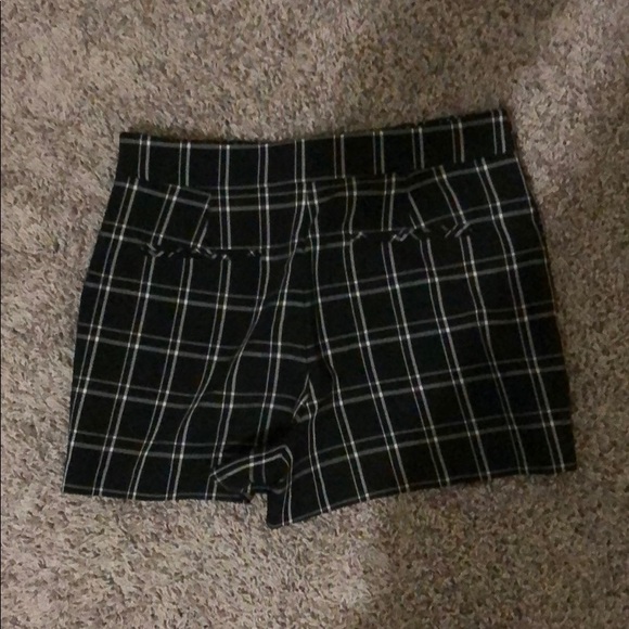 Shorts - Picture 2 of 3